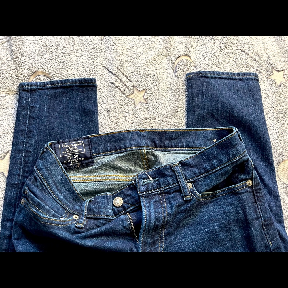 Abercrombie and Fitch Mens 28x30 super slim blue jeans gently used